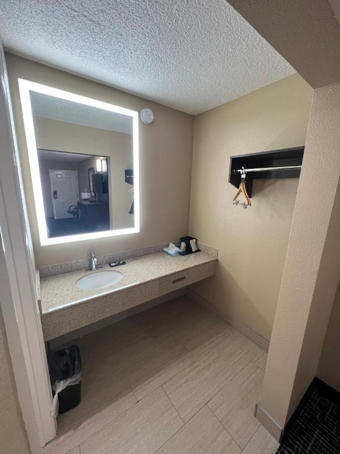 Super 8 By Wyndham Paducah I-24 Exit 4 Hotell Exteriör bild